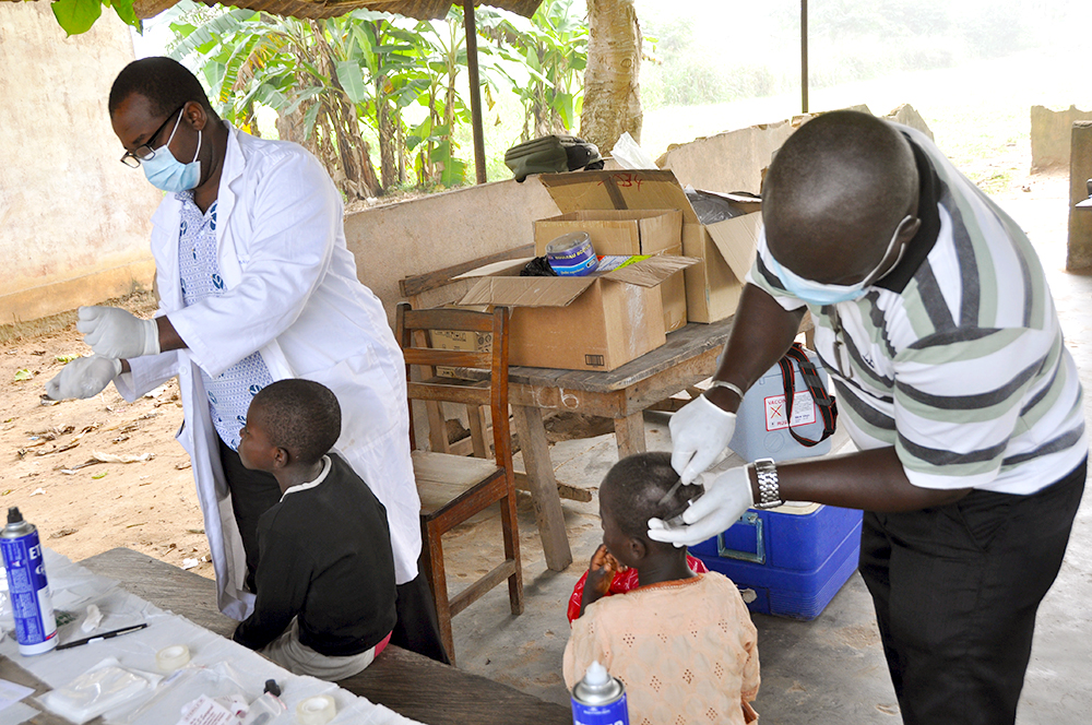 西アフリカ・コートジボワールでの学童検診